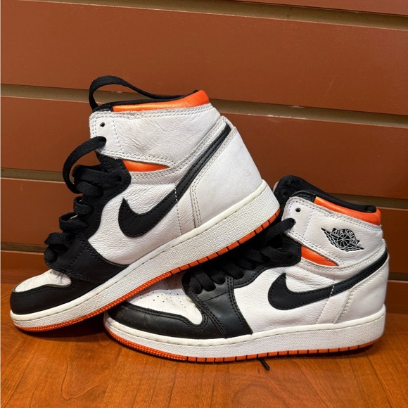 Nike Air Jordan Retro Black White Orange Sneakers - Picture 1 of 10